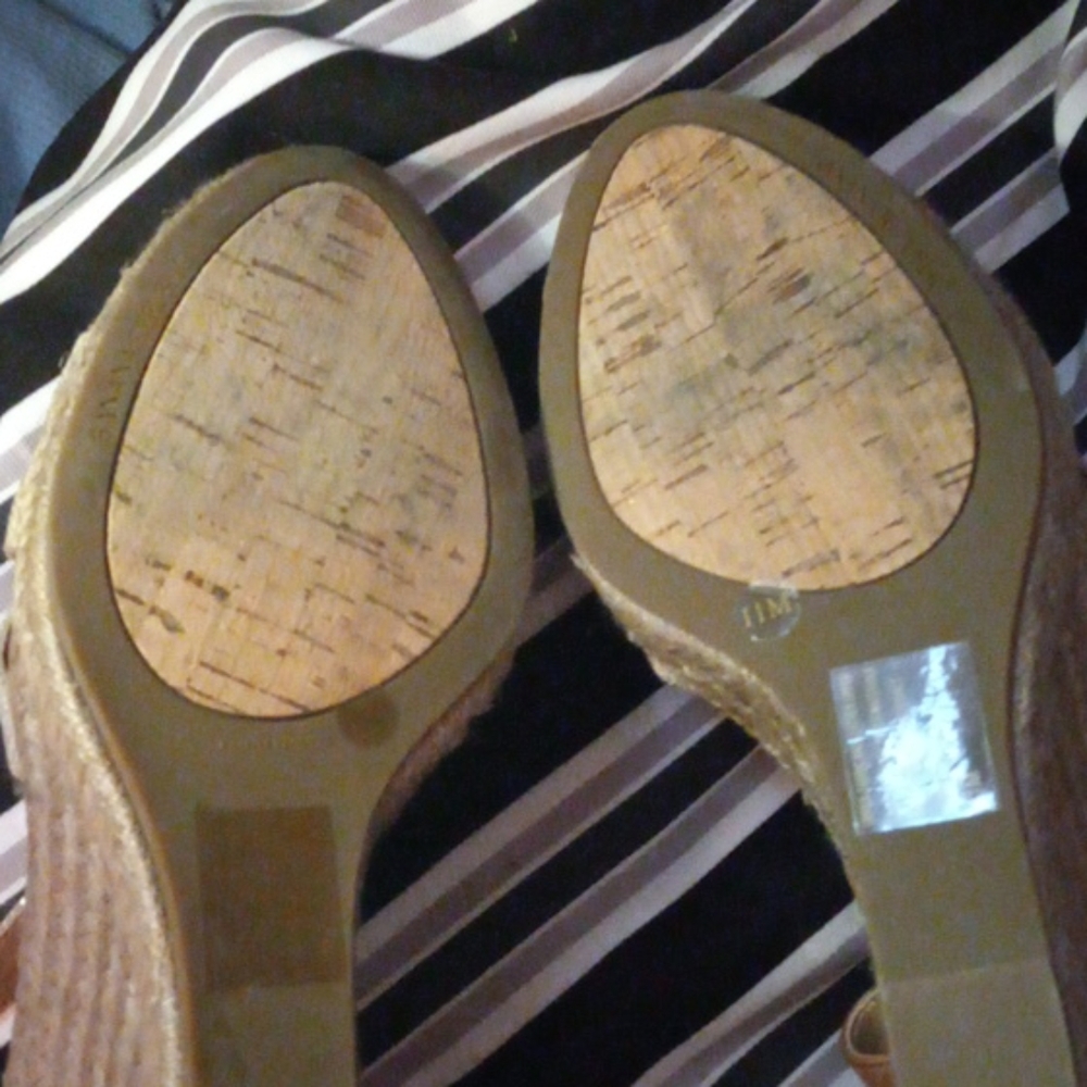 Shoes - Picture 7 of 9